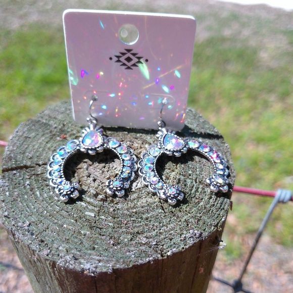 Squash Blossom earring NEW. Fashion Jewelry as is byer pays shipping - Picture 2 of 2